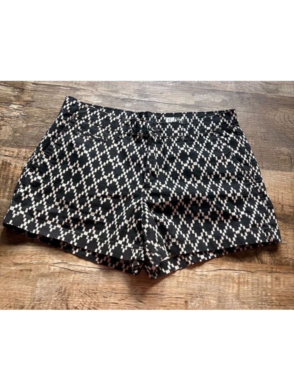 GAP Women's Black and White Patterned Cotton Shorts Size 6 Regular